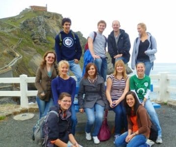 Estudiantes de español en Gaztelugatxe