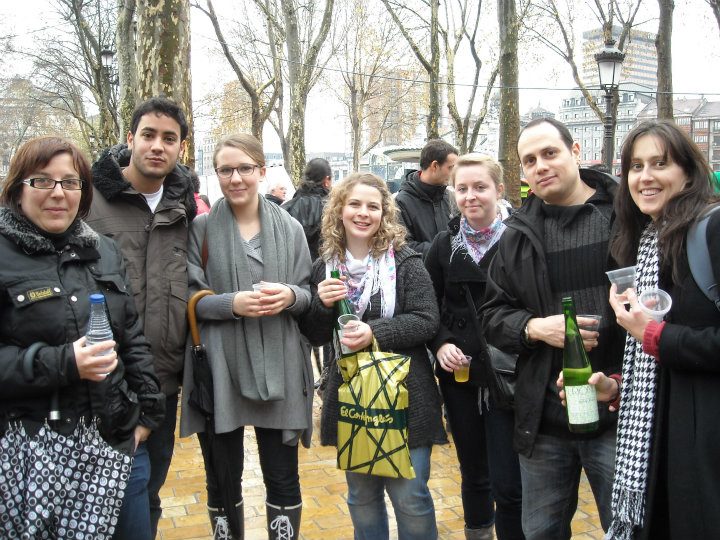 Estudiantes de español en Bilbao en la feria de Santo Tomás